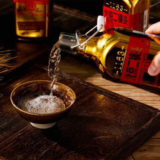 創(chuàng)意酒包裝設(shè)計永豐牌北京二鍋頭金標出口小方瓶清香型白酒瓶整箱裝產(chǎn)品包裝設(shè)計欣賞(圖6)